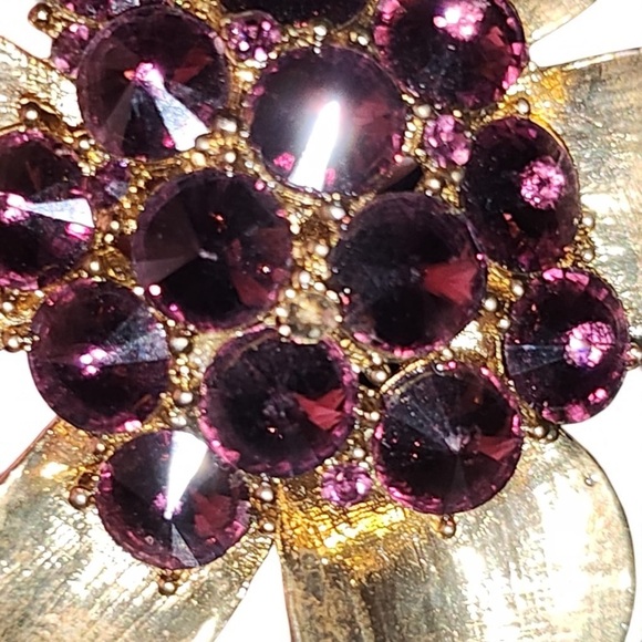 80s vintage Brooch /pendantGold tone Flower  With Purple Glass. Statement Piece - Picture 12 of 16